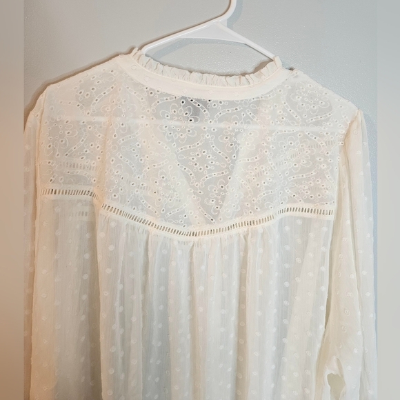 🩷Torrid Chiffon Clip Dot With Contrasting Eyelet Top Ivory Size 5💜 - Picture 9 of 9